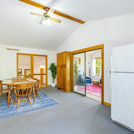 River Access Cabin With Hot Tub, Fire Pit, & Wifi! Morton Grove 외부 사진