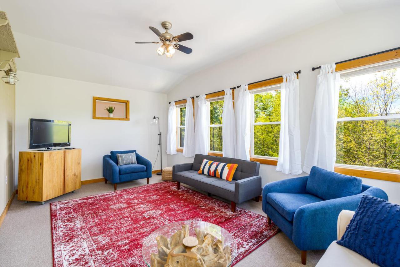 River Access Cabin With Hot Tub, Fire Pit, & Wifi! Morton Grove 외부 사진