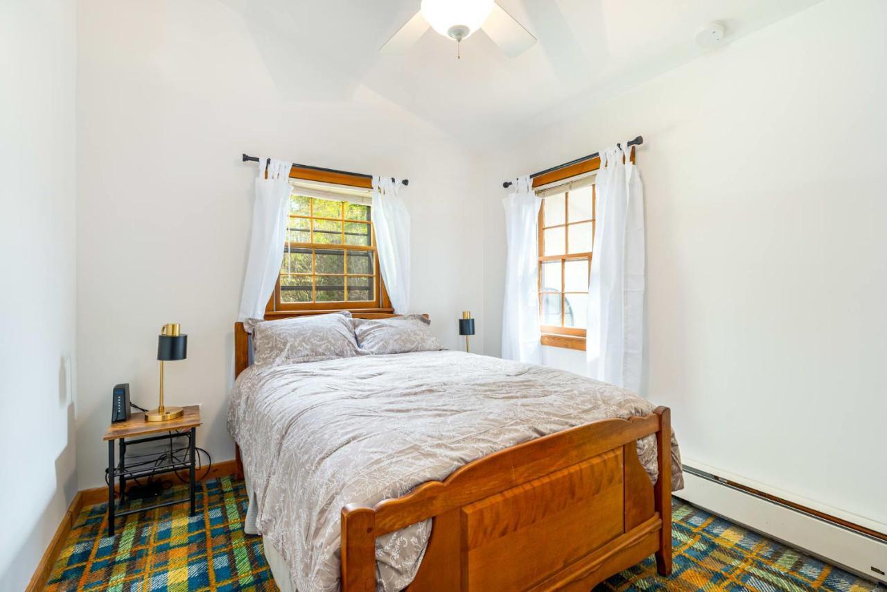 River Access Cabin With Hot Tub, Fire Pit, & Wifi! Morton Grove 외부 사진