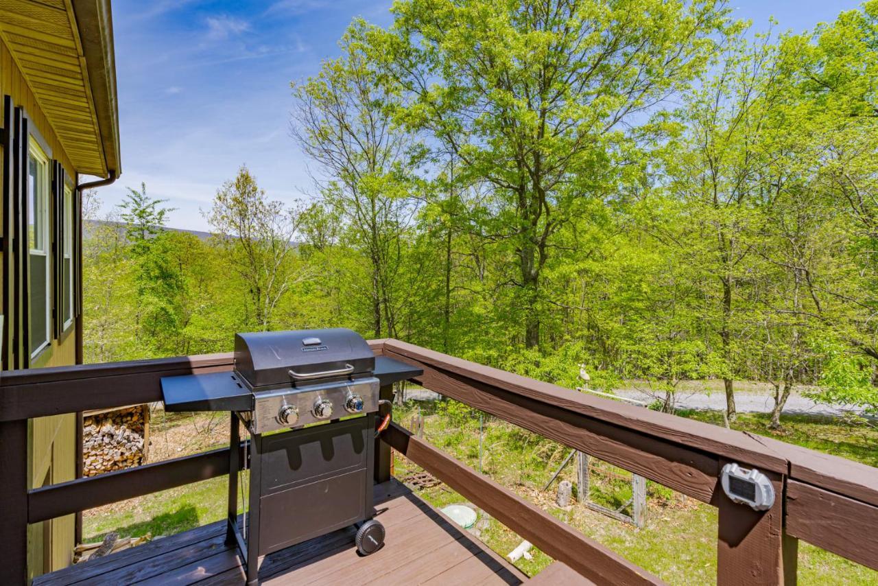River Access Cabin With Hot Tub, Fire Pit, & Wifi! Morton Grove 외부 사진