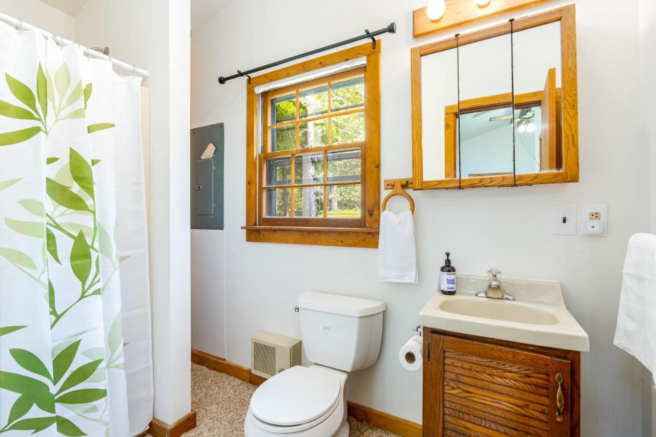 River Access Cabin With Hot Tub, Fire Pit, & Wifi! Morton Grove 외부 사진